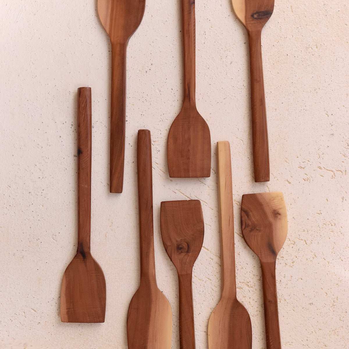 Small wooden outlet spatula